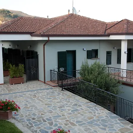 Laura Pioppi 3* Pollica